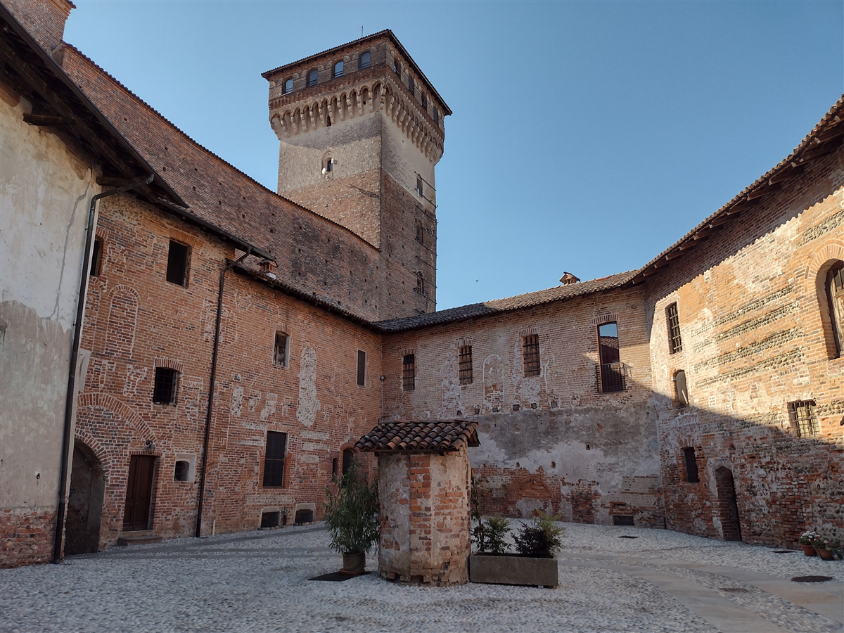 Pza Castello