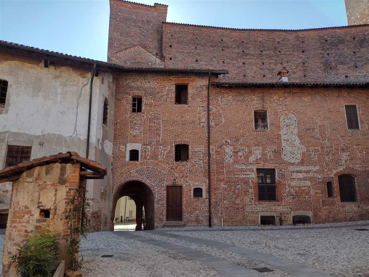 Pza Castello
