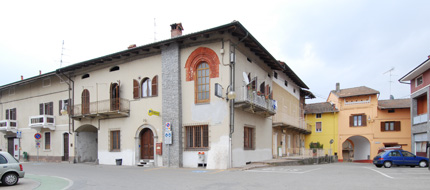 Ufficio postale con finestra
