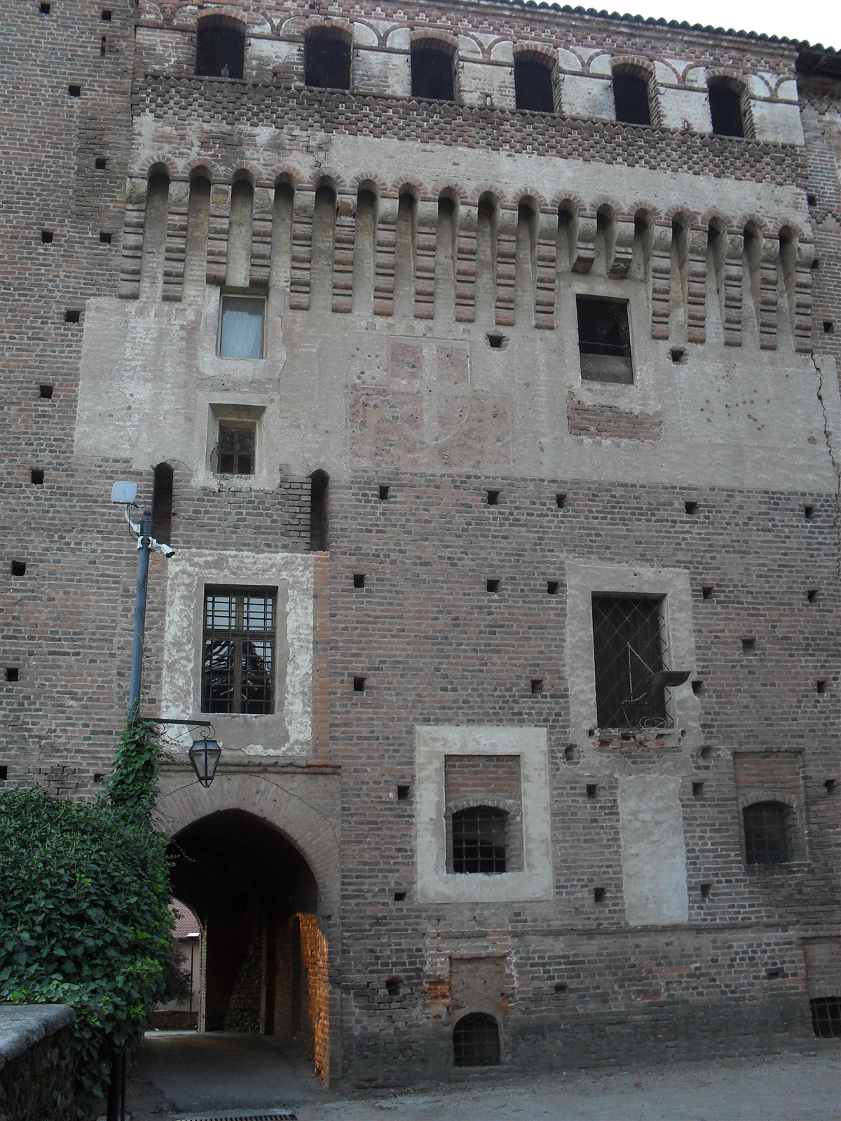 Ingresso al cortile castello
